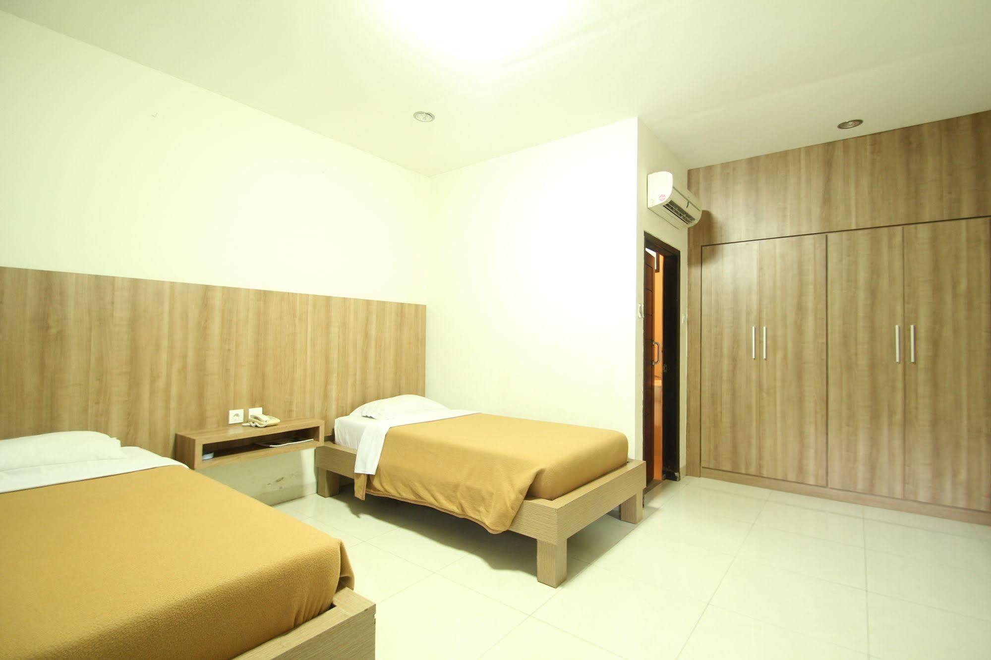 Simpang Inn Hotel Легиан Екстериор снимка