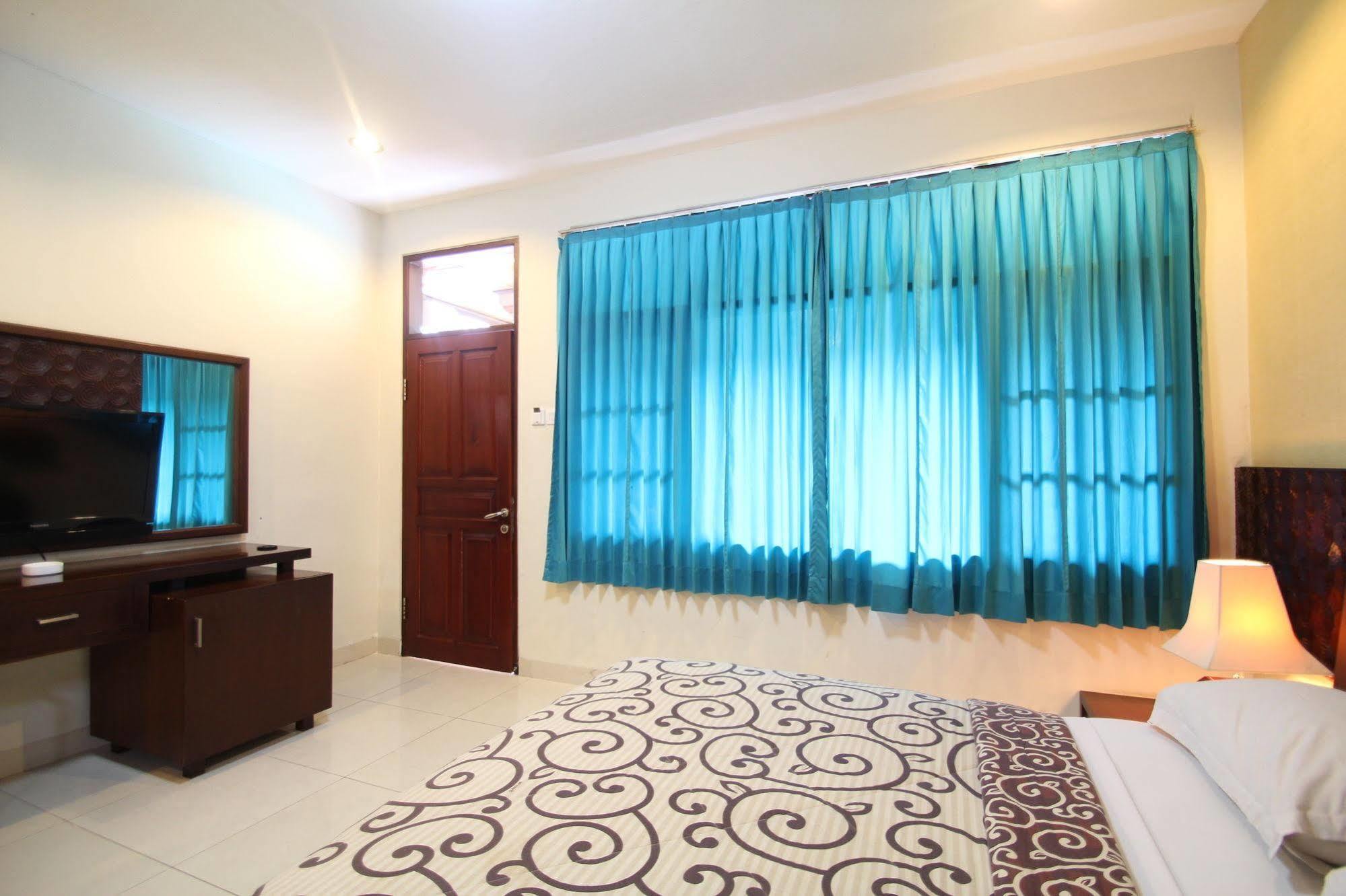 Simpang Inn Hotel Легиан Екстериор снимка