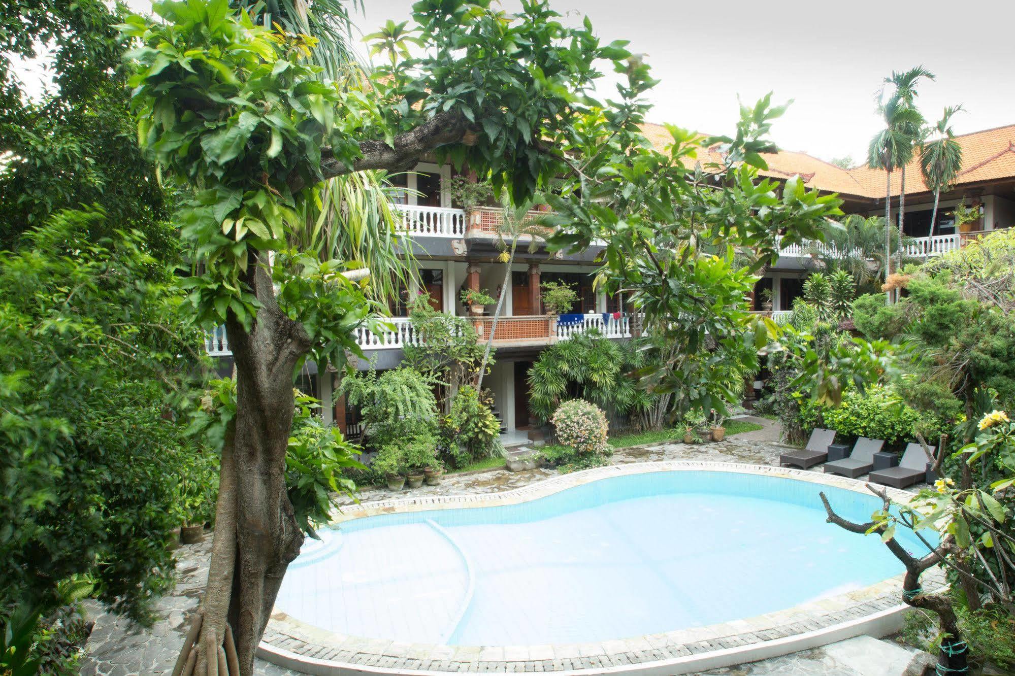 Simpang Inn Hotel Легиан Екстериор снимка