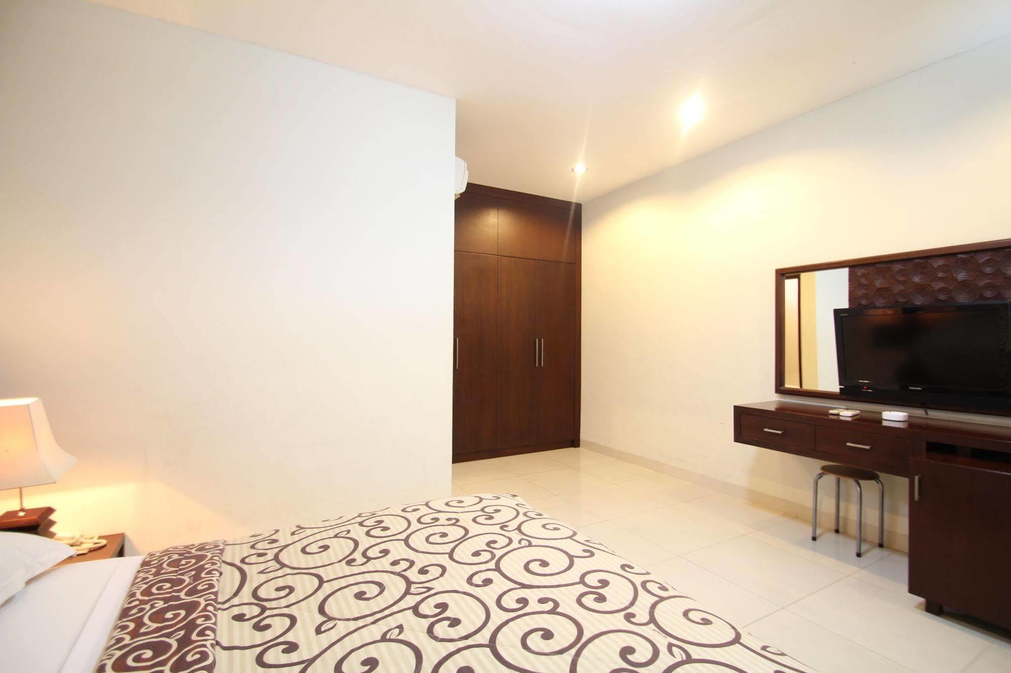 Simpang Inn Hotel Легиан Екстериор снимка